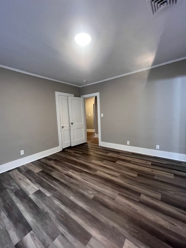 Building Photo - 411 S 38th Ave