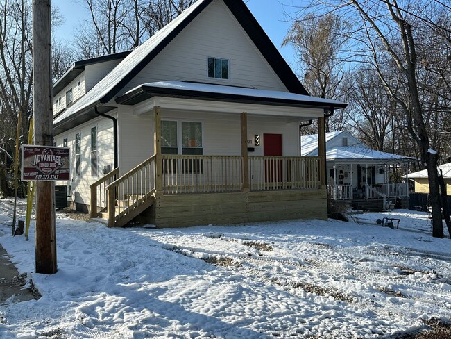 Building Photo - Short term lease. New Construction 4BR/4.5BA Great Location!