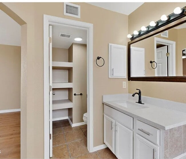 Building Photo - 4 BEDROOM 3 BATHROOM HOME! fully remodeled...
