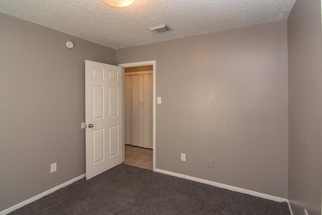 Building Photo - 12110 Swan Creek Dr