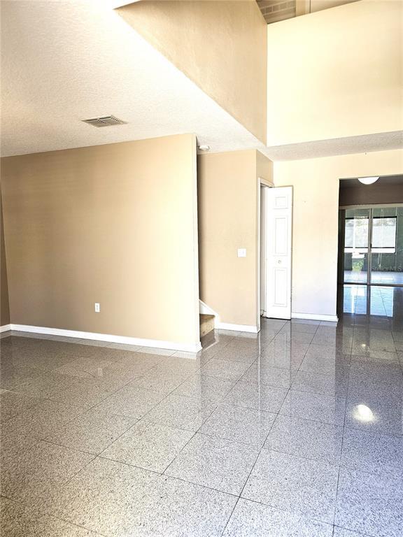 Building Photo - 551 Stonewall Ave