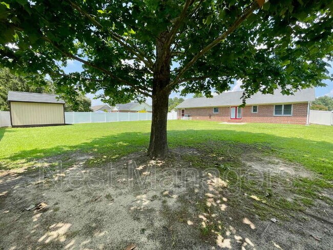 Building Photo - 172 Finch Rd