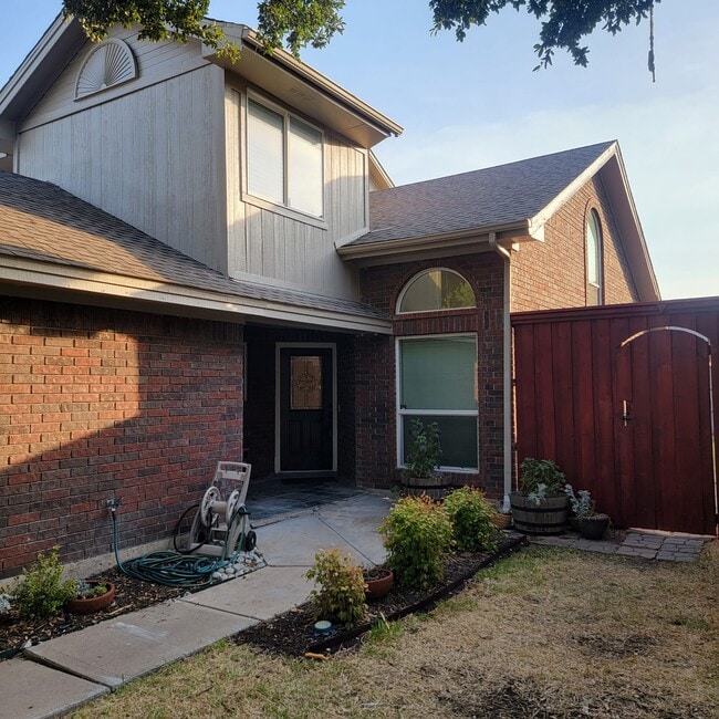 Building Photo - 6801 Tudor Dr