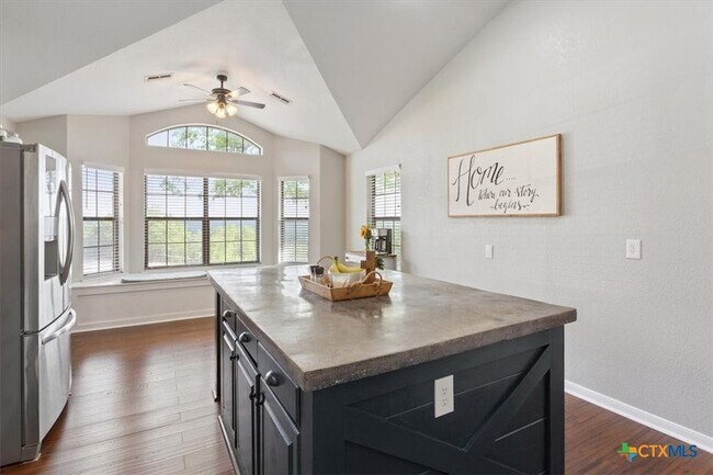 Building Photo - 840 Long Horn Trail