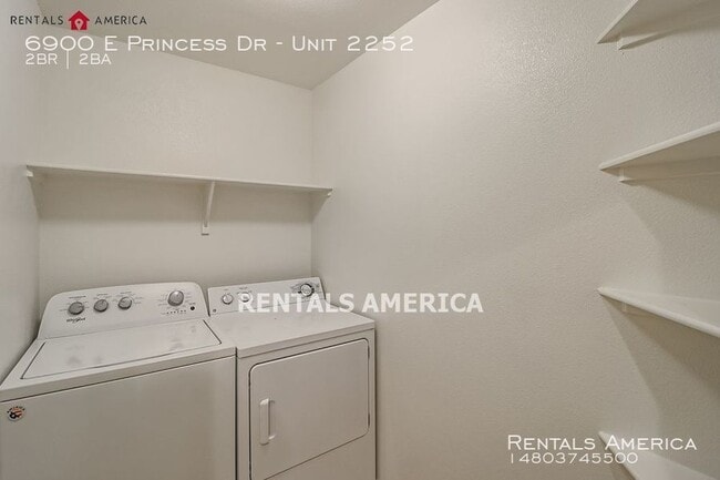 Building Photo - Beautiful Condo in Larronata