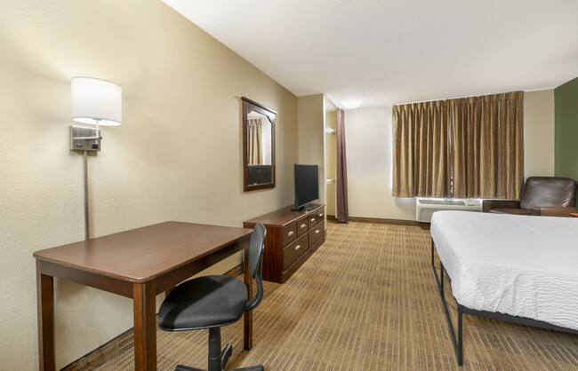 Building Photo - Furnished Studio-Indianapolis - Airport