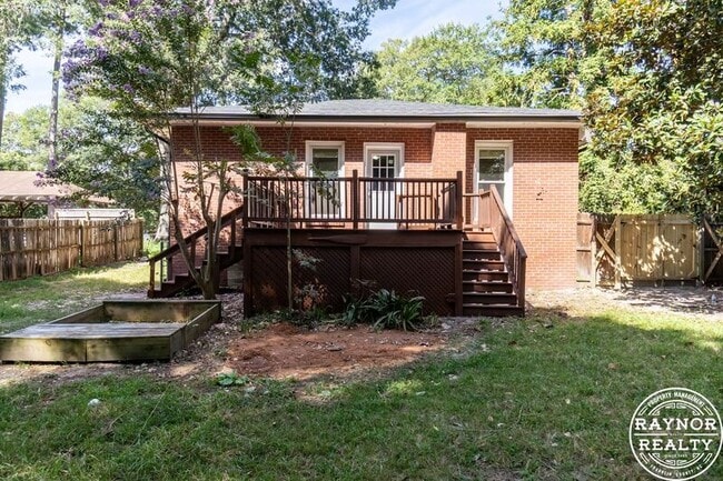 Building Photo - 223 S Main St