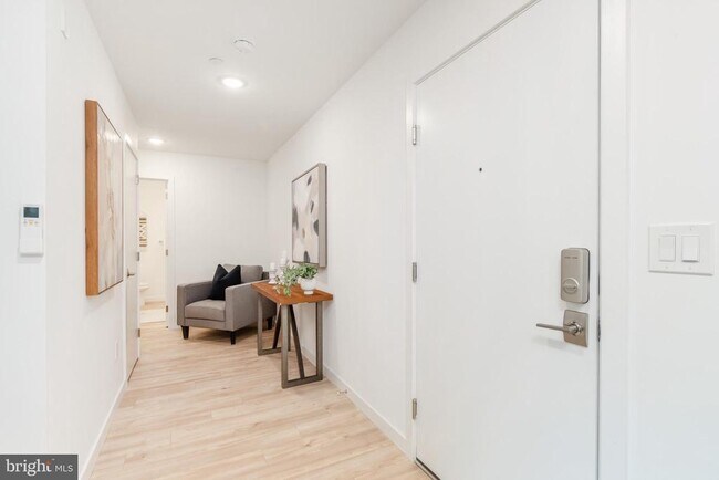 Building Photo - 1131-39 N Front St