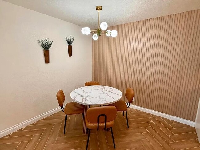 Building Photo - 2875 N Los Felices Rd