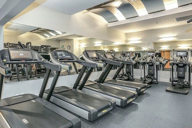 Building Photo - 10610 NE 9th Pl