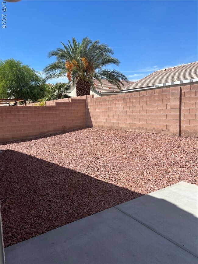 Building Photo - 6273 Highland Gardens Dr