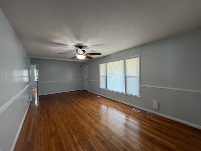 Building Photo - 434 Crystal Dr
