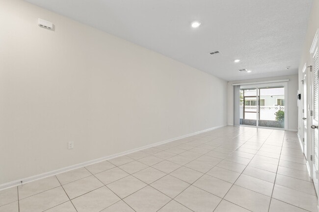 Building Photo - Oakleaf Plantation 3-Bedroom Townhouse in Towering Oaks – Spacious 1450 Sq Ft Living with 2 Full ...