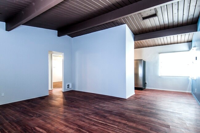 Building Photo - 72458 Sunnyslope Dr