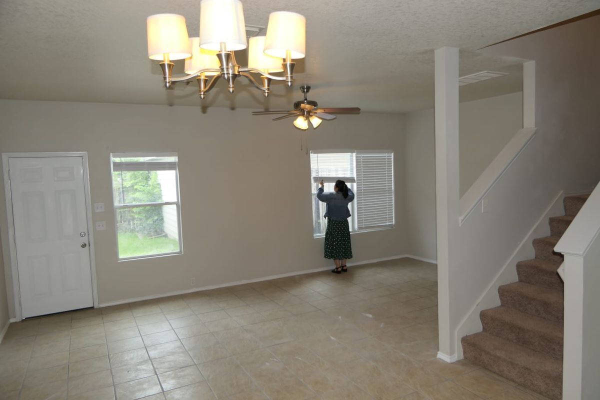 Building Photo - 2114 Vlg Xing Trl