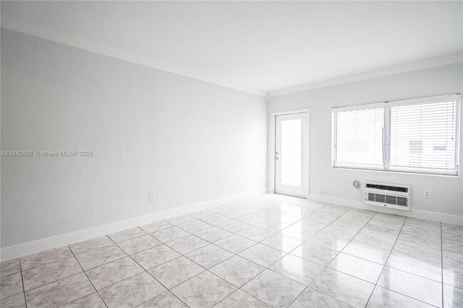 Building Photo - 7640 Carlyle Ave