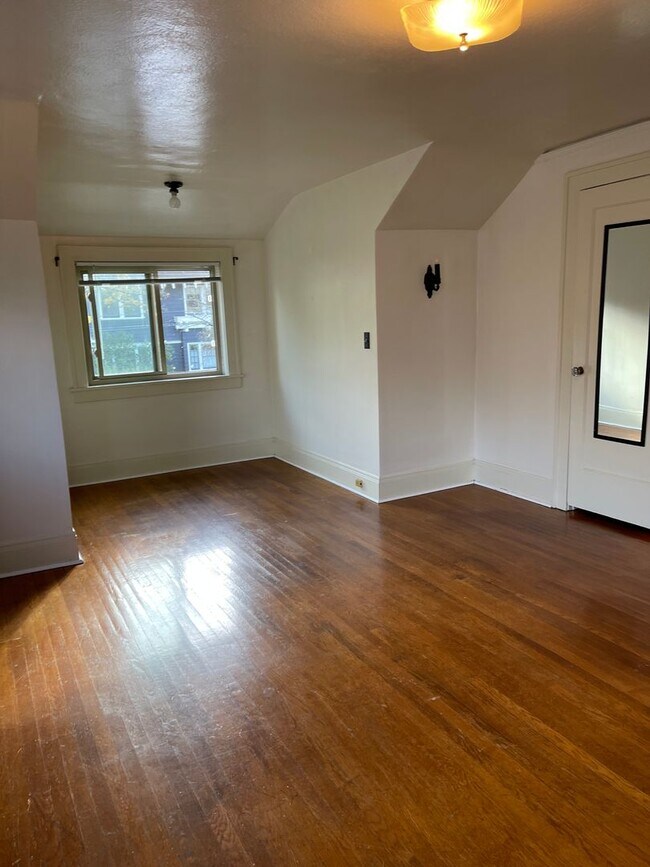 Building Photo - Cro02 - NW Northrup