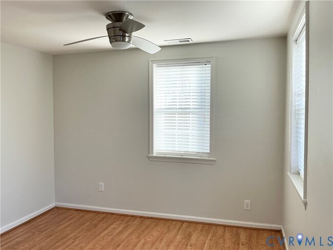 Building Photo - 36 Riverview Dr