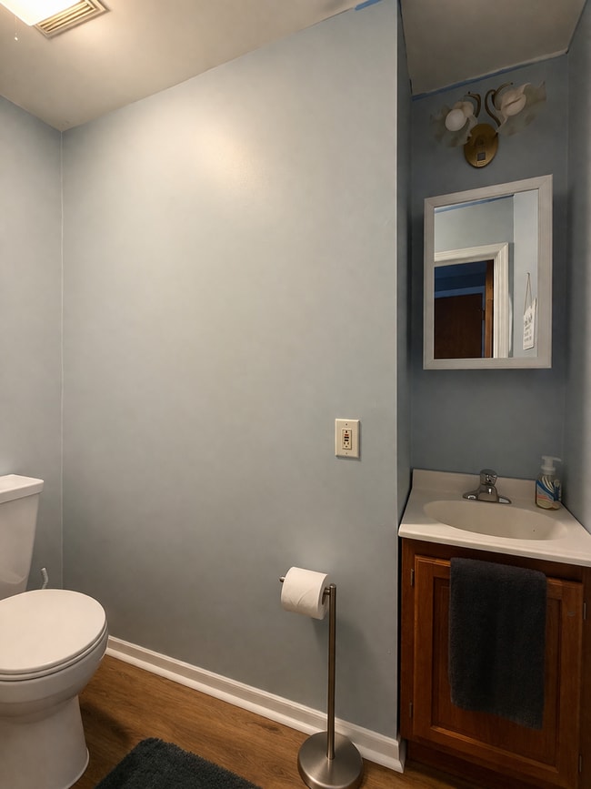 Building Photo - 3 Bedroom 1.5 Bath - Community Pool