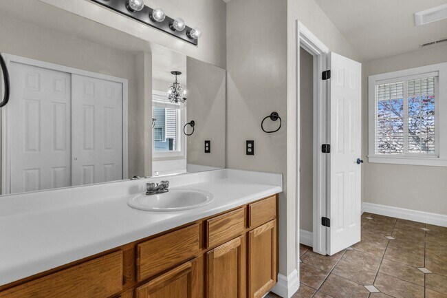 Building Photo - Charming Kaysville Home in Quiet Cul-de-Sac Near Trails