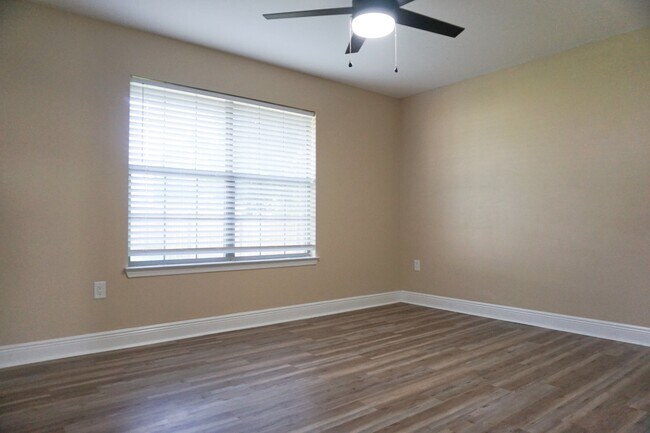 Building Photo - 141 Bronze Cir