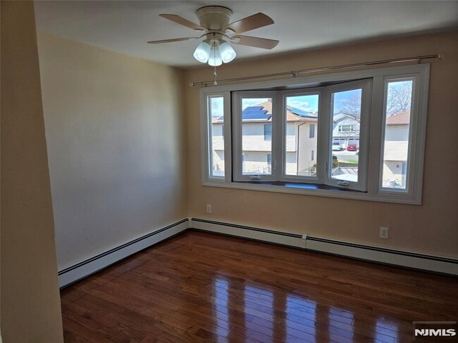 Building Photo - 14 Chestnut St