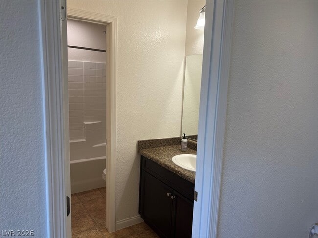 Building Photo - 10862 Knickerbocker Ave