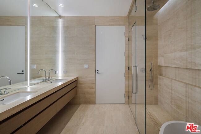 Building Photo - 8899 Beverly Blvd