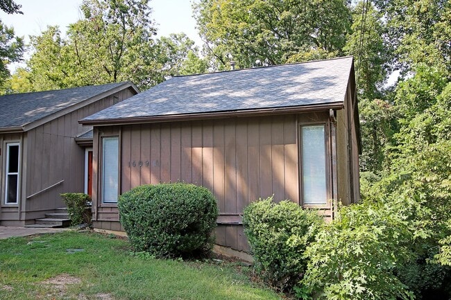 Building Photo - Dog-Friendly Rental Near Downtown & UVA