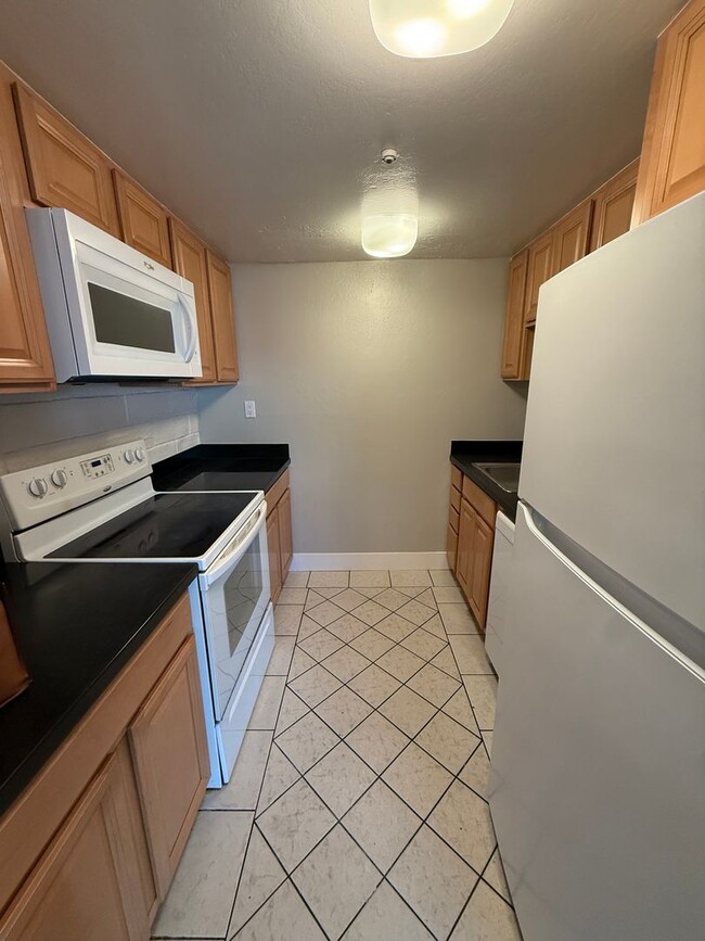 Building Photo - 79 Avram Ave