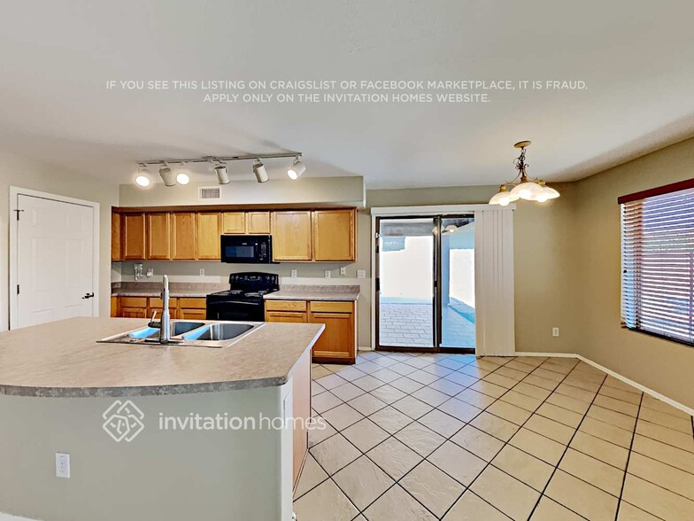 Building Photo - 15288 W Tasha Dr