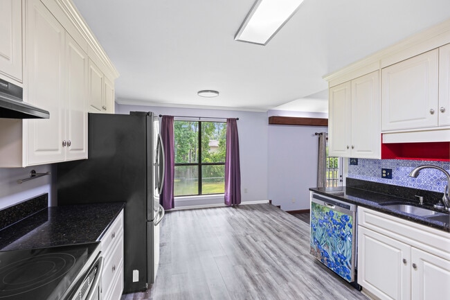 Building Photo - 210 Hillbrook Dr