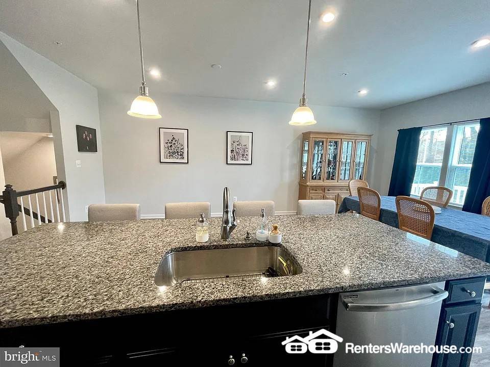 Building Photo - 2824 Shaws Rd