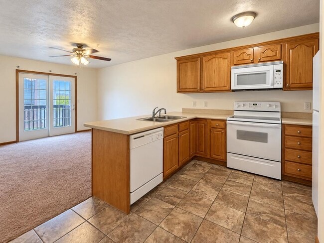 Building Photo - 323 Creekside Dr
