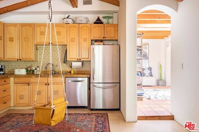 Building Photo - 3539 Canon Dr