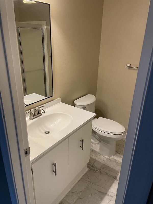 Building Photo - 190-B Collin Court