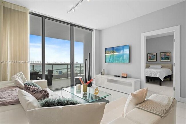 Building Photo - 900 Biscayne Blvd