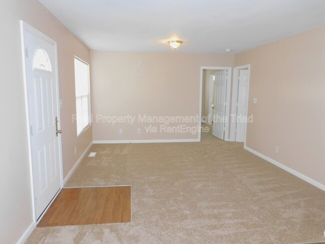 Building Photo - 909 Beaumont Ave