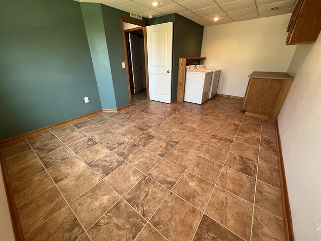 Building Photo - 1005 NE Kamies Ln