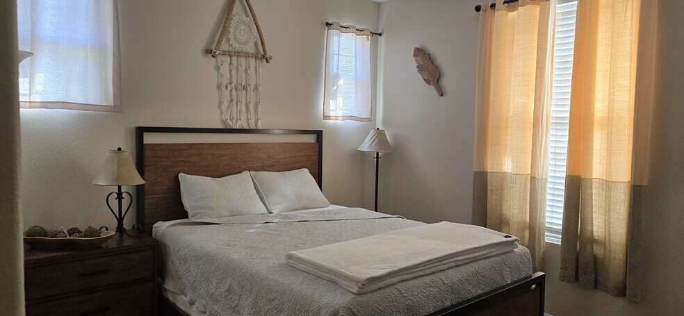 Building Photo - 395 Plaza Calimar