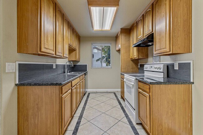 Building Photo - 308 Del Prado Ct