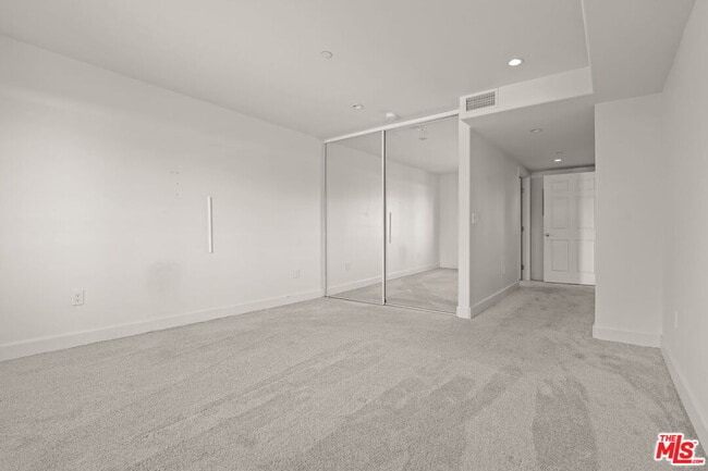 Building Photo - 5315 Bellingham Ave