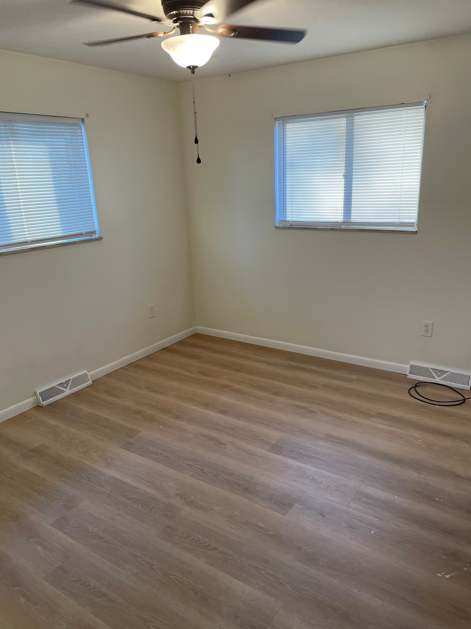 Building Photo - 330 Diane St