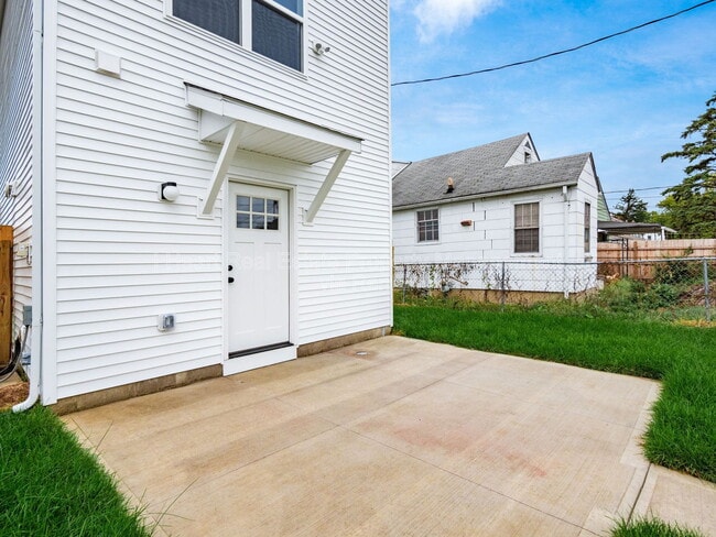 Building Photo - 1128 Geers Ave