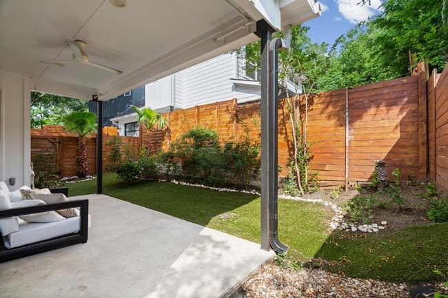 Building Photo - 2906 Webberville Rd