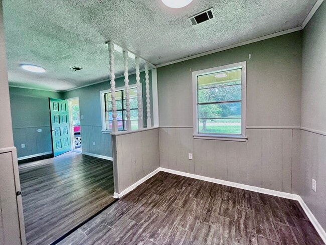 Building Photo - 602 N Cross St