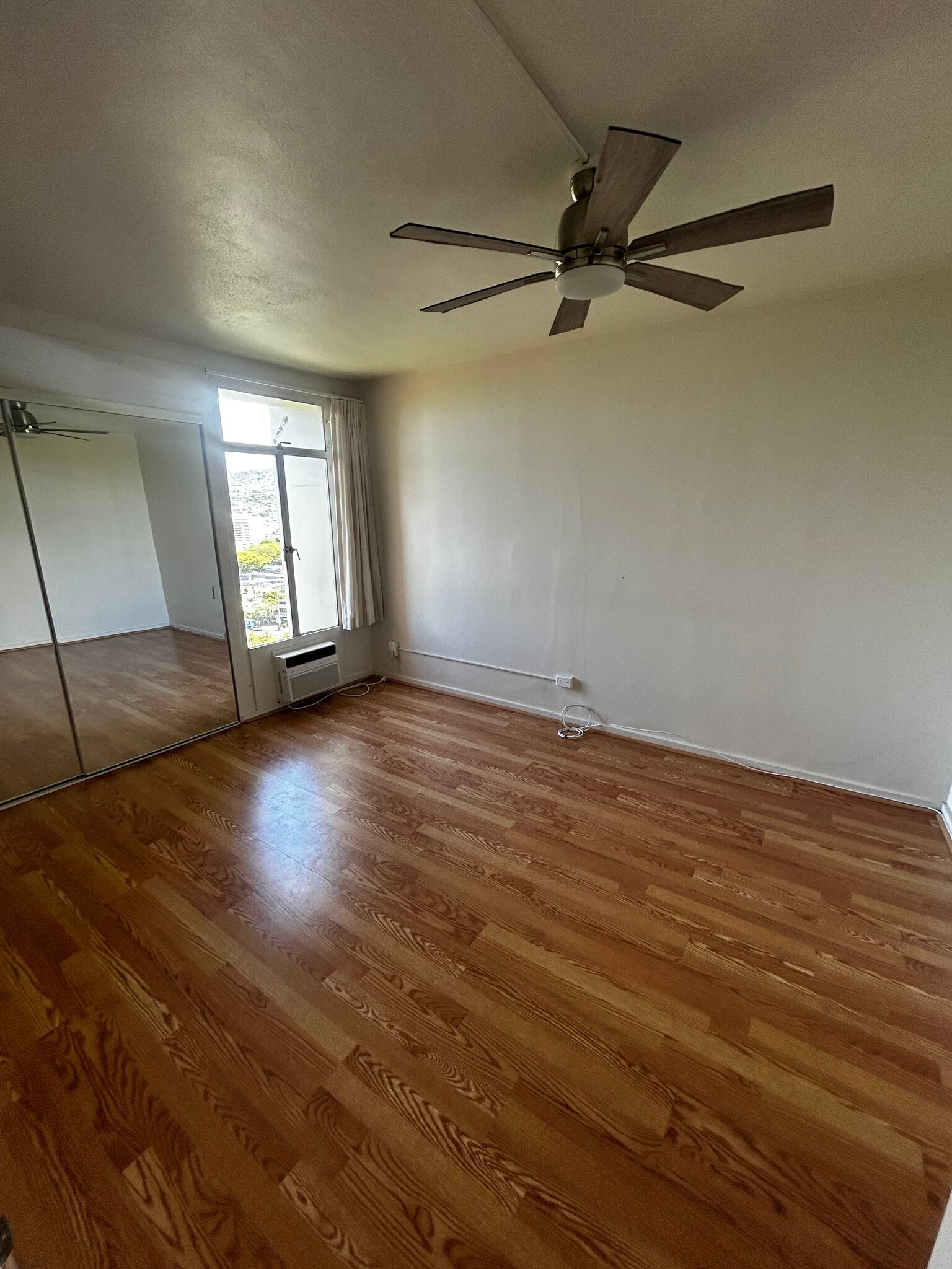 Bedroom #2 with AC - 1515 Nuuanu Ave