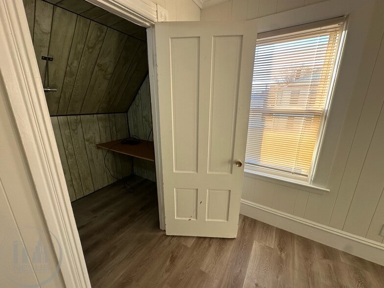 Building Photo - 73 Esther St