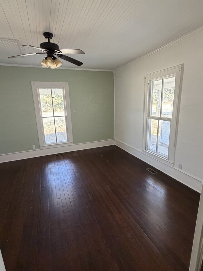 Building Photo - 411 Latham Ln