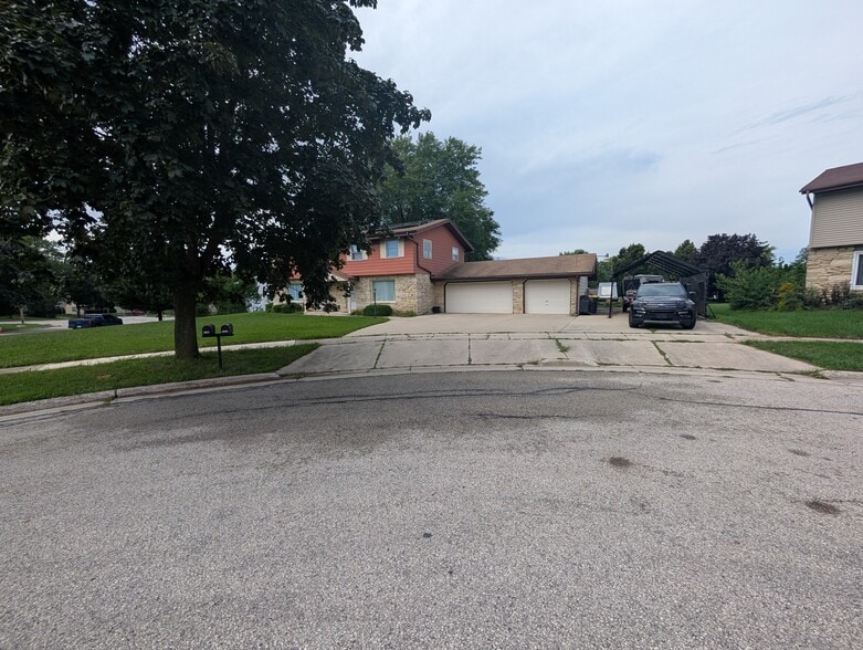Driveway - 1408 Fleetfoot Dr